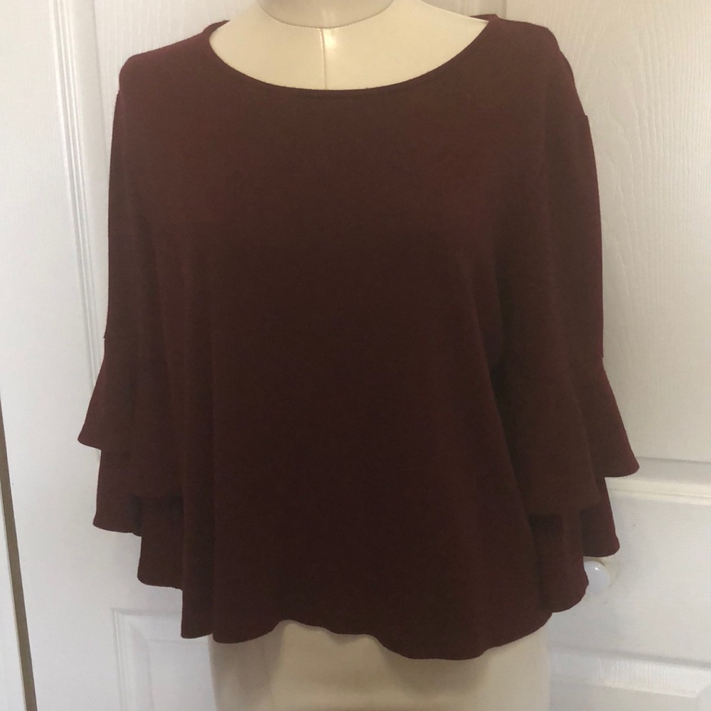 EUC W5 BURGUNDY TOP SIZE MEDIUM